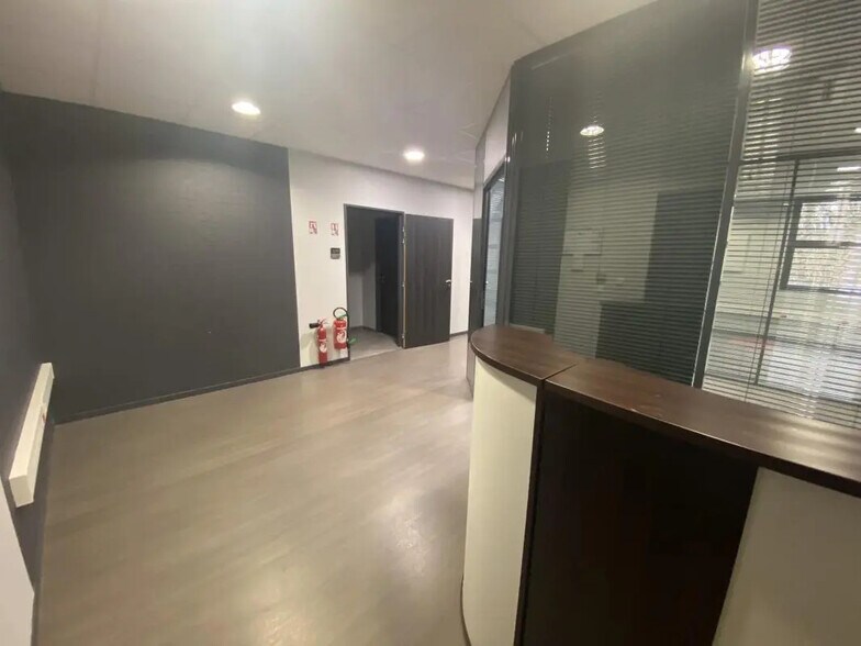 Office in Le Coudray to rent - Building Photo - Image 3 of 15