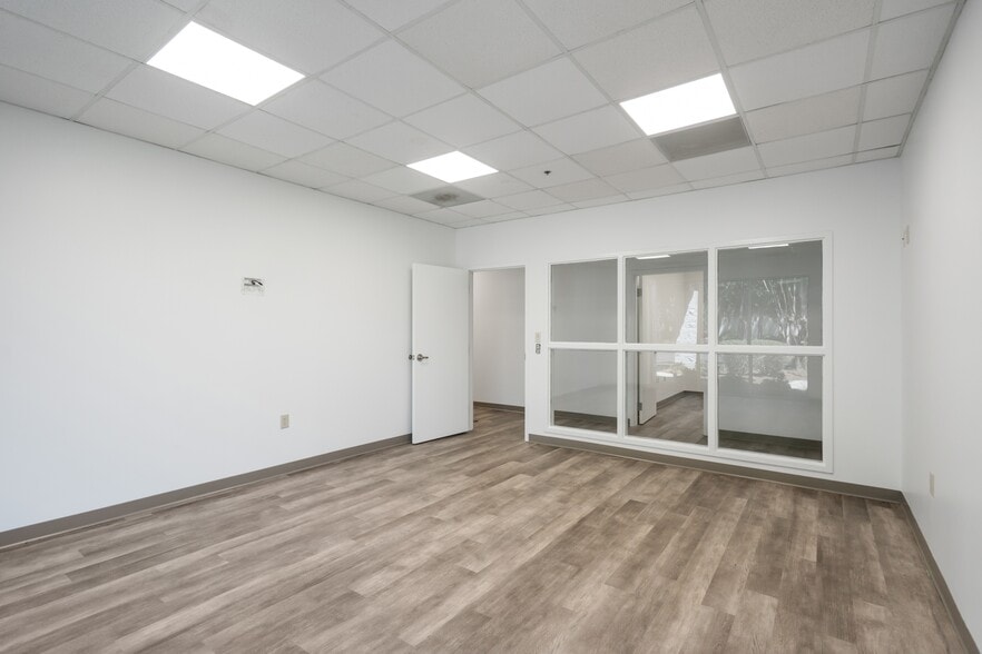 5101 Coosaw Creek Blvd, North Charleston, SC to rent - Building Photo - Image 3 of 9