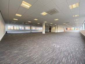 2-3 Wintersells Rd, Byfleet to rent Interior Photo- Image 2 of 6