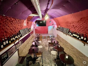 Retail in Madrid, Madrid to rent Interior Photo- Image 2 of 2