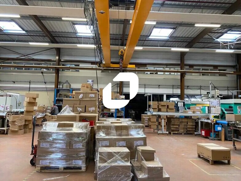 Light Industrial in Cergy to rent - Interior Photo - Image 1 of 10