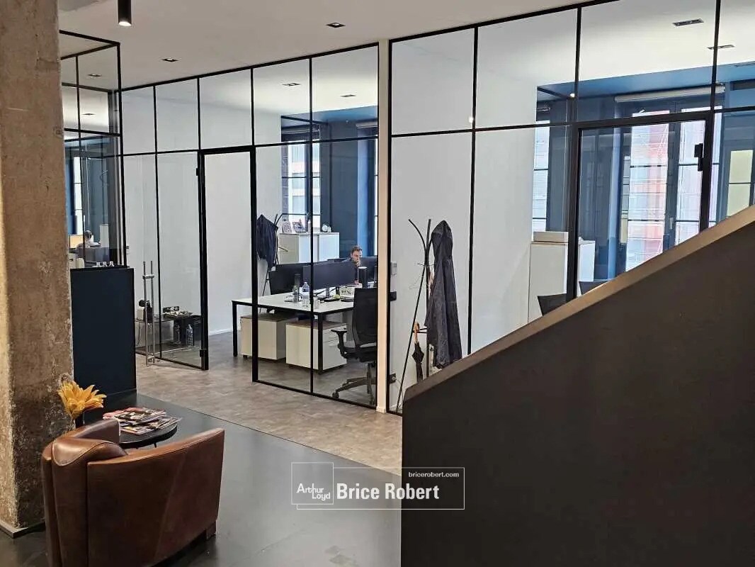 Office in Lyon for sale Interior Photo- Image 1 of 46
