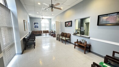 2410 Ella Blvd, Houston, TX for rent Building Photo- Image 1 of 22