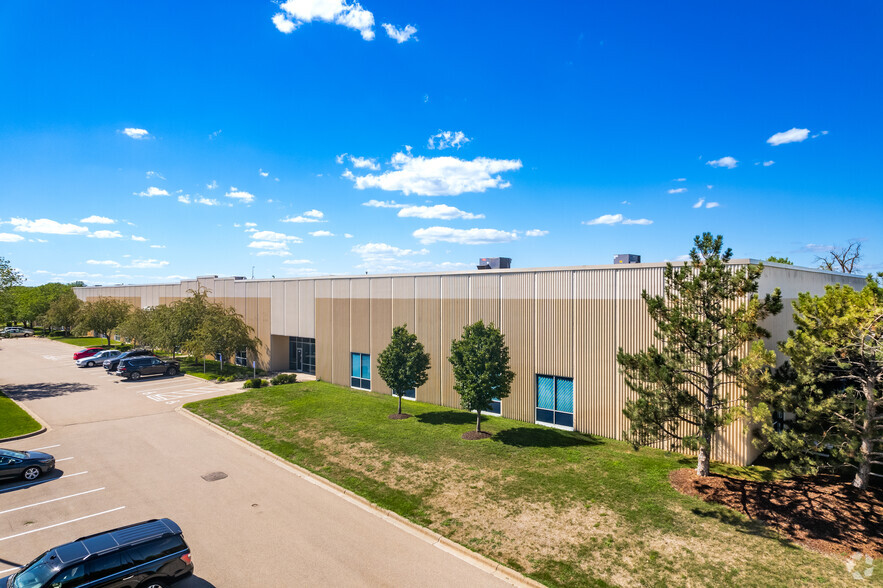 917 Lone Oak Rd, Eagan, MN for rent - Building Photo - Image 1 of 9