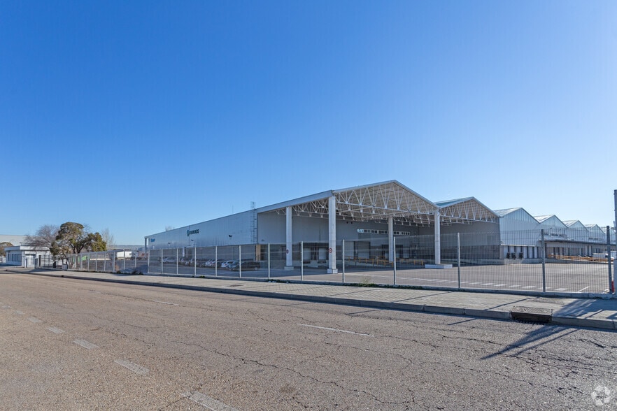 Industrial in Coslada, Madrid for rent - Primary Photo - Image 3 of 9