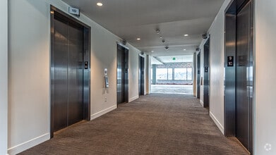 1101 Lake Washington Blvd N, Renton, WA to rent Interior Photo- Image 2 of 15