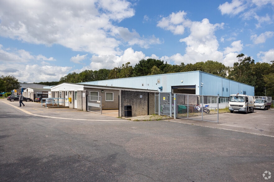 79-81 Castleham Rd, St Leonards On Sea to rent - Primary Photo - Image 1 of 2