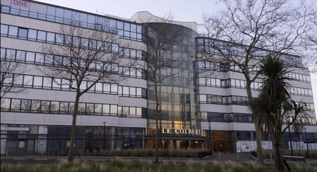 Location Bureaux 643 m² - Photo 1