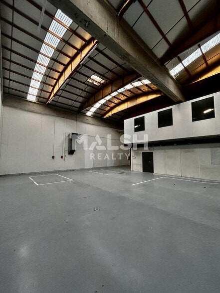 Chemin Des Gorges, Dardilly to rent - Interior Photo - Image 3 of 7