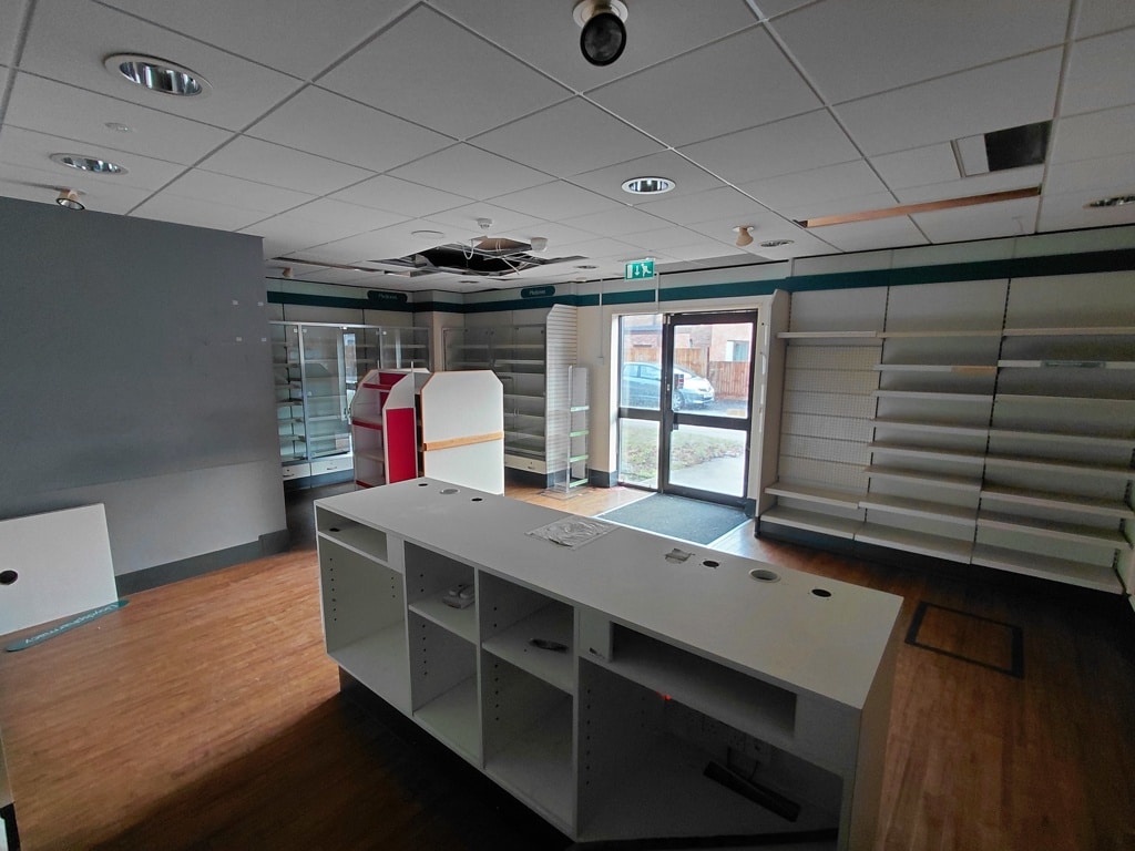 90 Victoria Rd, Horley to rent Interior Photo- Image 1 of 3