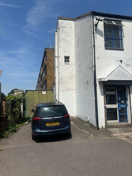 4 Neville Place, London to rent - Building Photo - Image 3 of 7