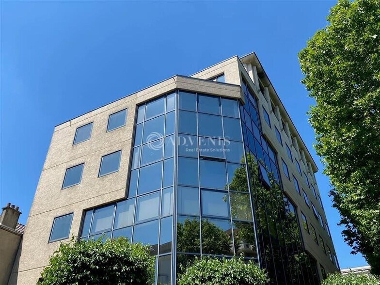 Office in Cachan to rent - Building Photo - Image 1 of 7