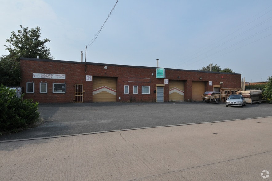 Fens Pool Ave, Brierley Hill to rent - Building Photo - Image 3 of 5