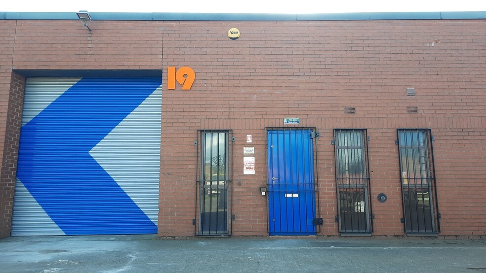 Spring Road Industrial Estate Lanesfield Drive, Wolverhampton to rent - Building Photo - Image 3 of 8