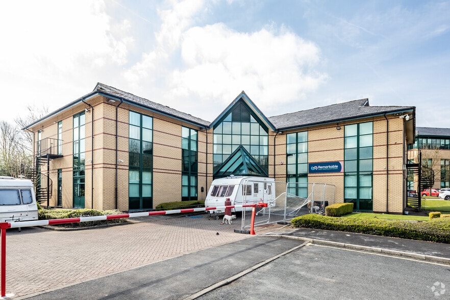 11 The Parks, Newton Le Willows to rent - Primary Photo - Image 1 of 2