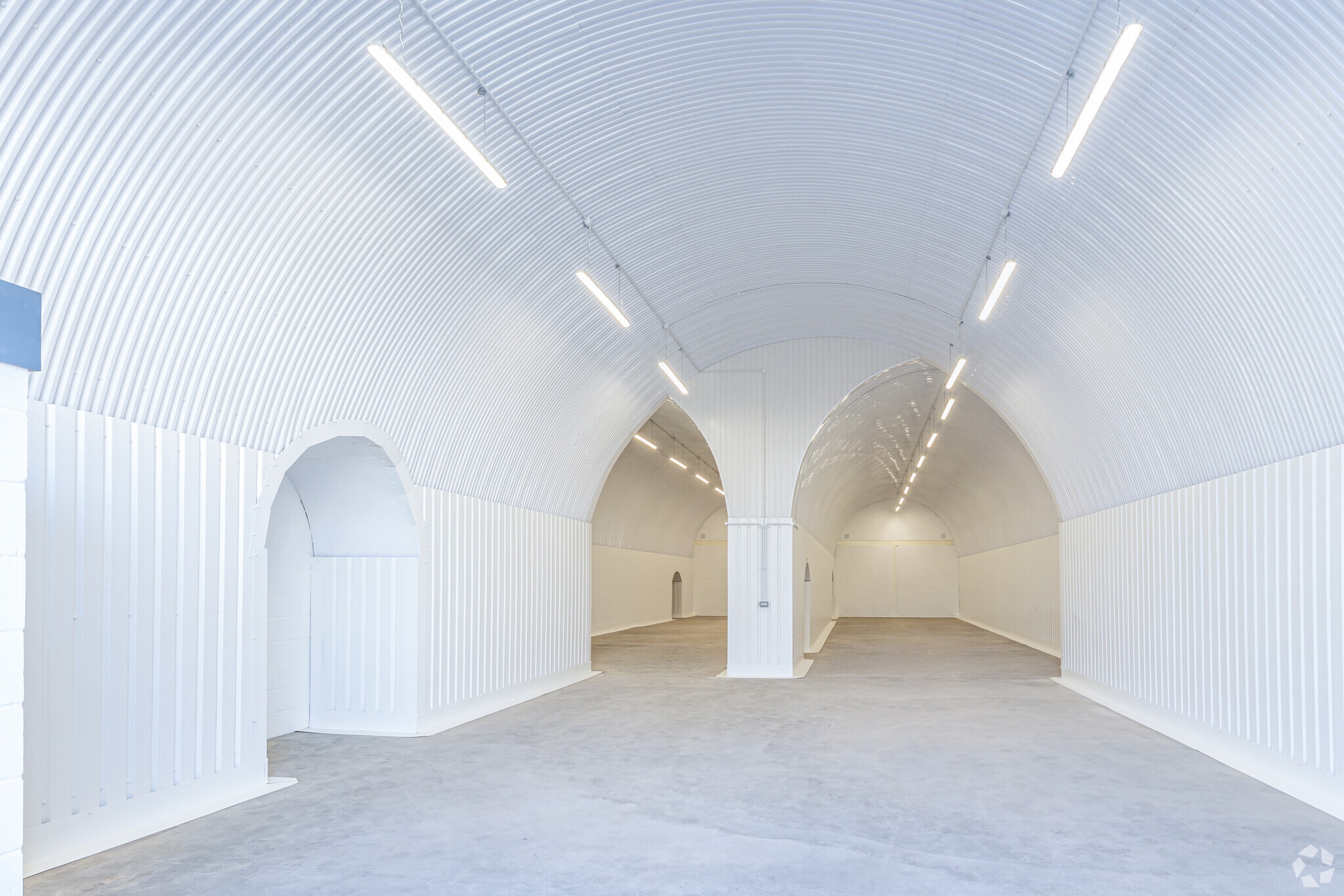 Raymouth Rd, London to rent Interior Photo- Image 1 of 4