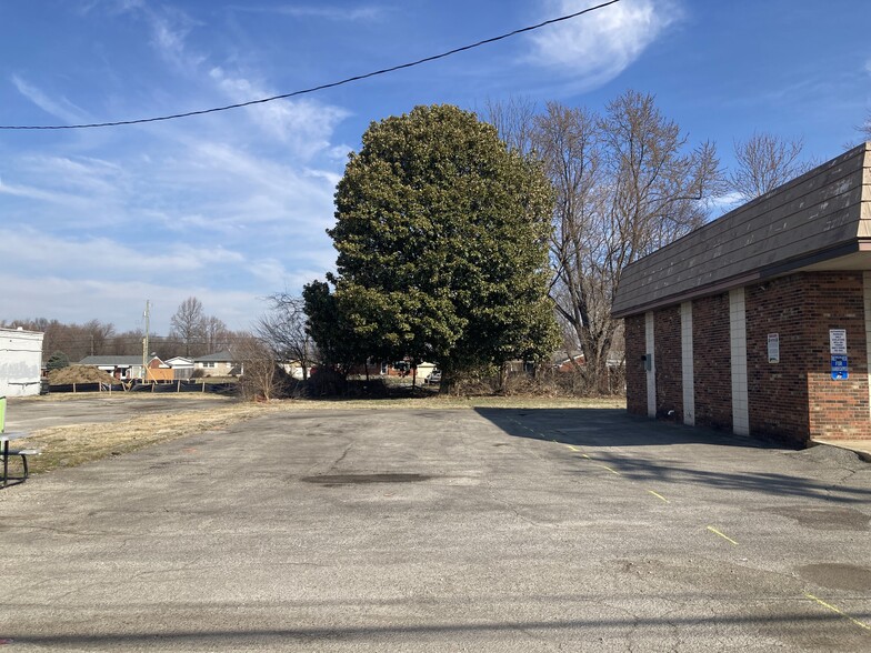 6405 Greenwood Rd, Louisville, KY for rent - Building Photo - Image 3 of 4