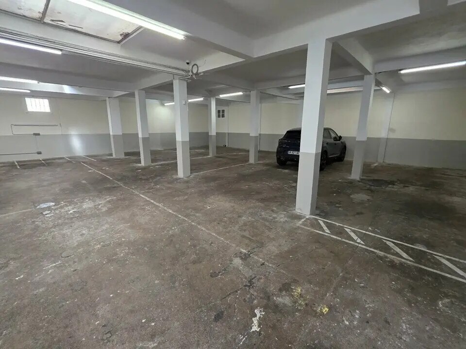 Retail in Nice for sale Building Photo- Image 1 of 9