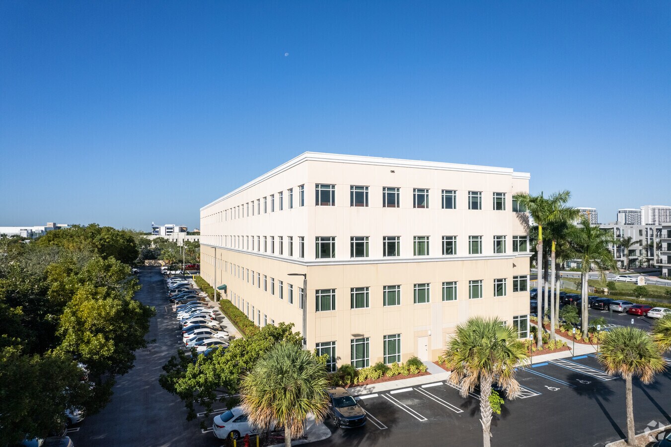 8200 NW 41st St, Doral 33166 8200 Doral UK