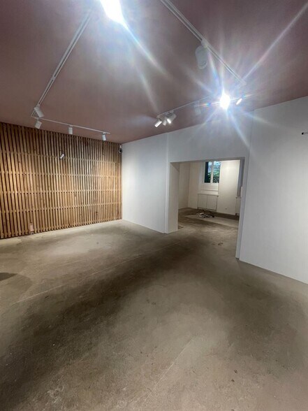Retail in Paris for sale - Interior Photo - Image 2 of 4