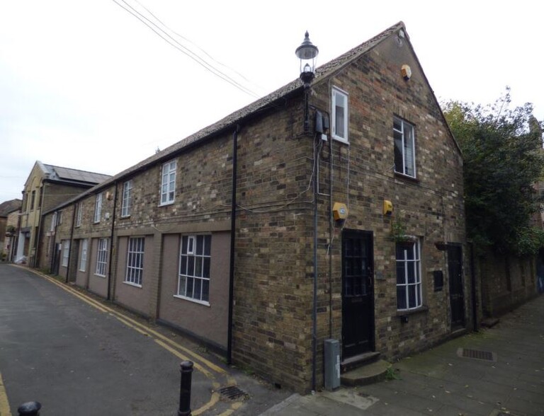 Freechurch Passage, St Ives for rent - Primary Photo - Image 1 of 1