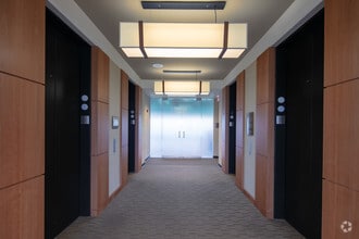 1 Ravinia Dr, Atlanta, GA to rent Interior Photo- Image 1 of 4