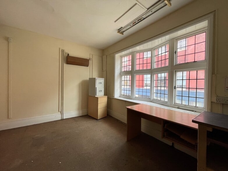 1 Howard Street North, Great Yarmouth for sale - Interior Photo - Image 3 of 6