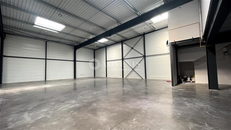 Light Industrial in Courtry to rent - Building Photo - Image 1 of 6