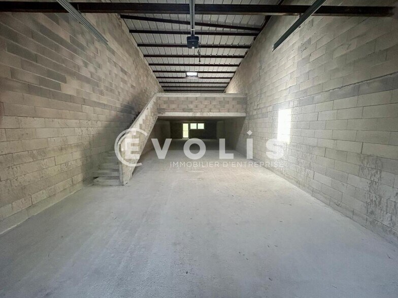 Light Industrial in Saint Cheron to rent - Interior Photo - Image 2 of 6