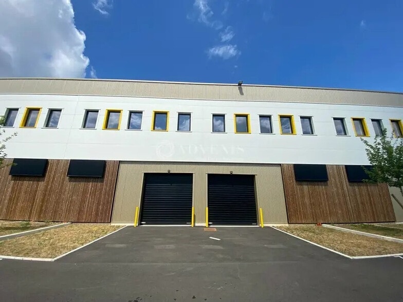 Light Industrial in Fresnes to rent - Building Photo - Image 3 of 11