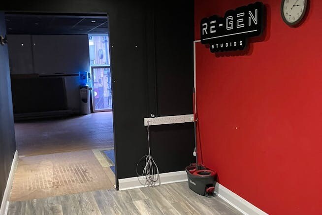 18-22 Bridge St, Belfast to rent Interior Photo- Image 1 of 2