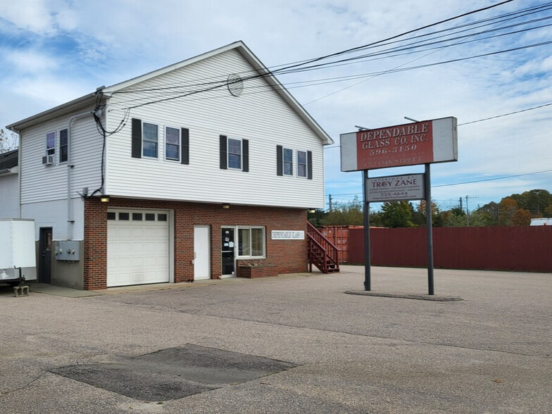 132 Oak St, Westerly, RI for rent - Building Photo - Image 1 of 4