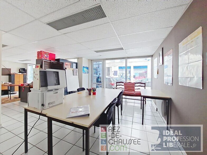 Office in Lyon for sale - Building Photo - Image 2 of 4