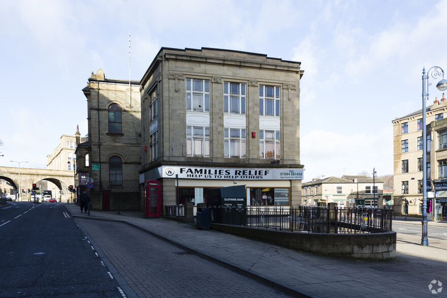 29 Bradford Rd, Dewsbury for sale - Building Photo - Image 1 of 1