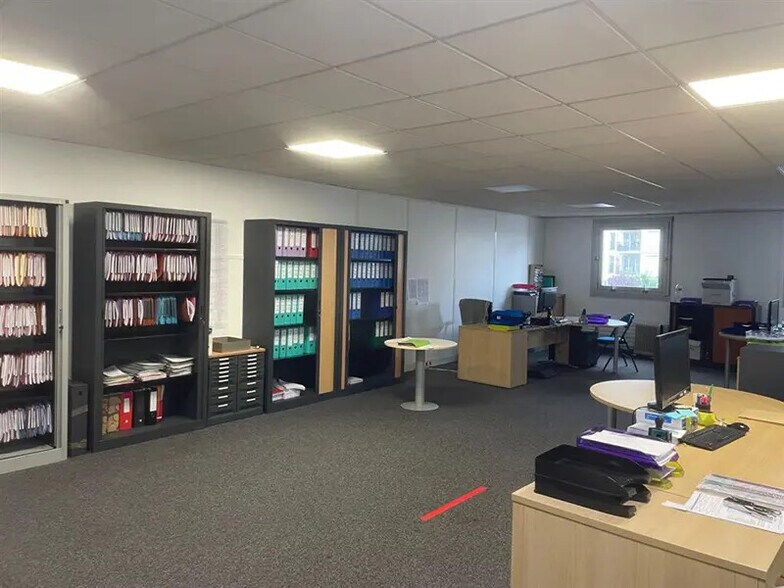 Office in Saint-Ouen-sur-Seine to rent - Interior Photo - Image 3 of 5