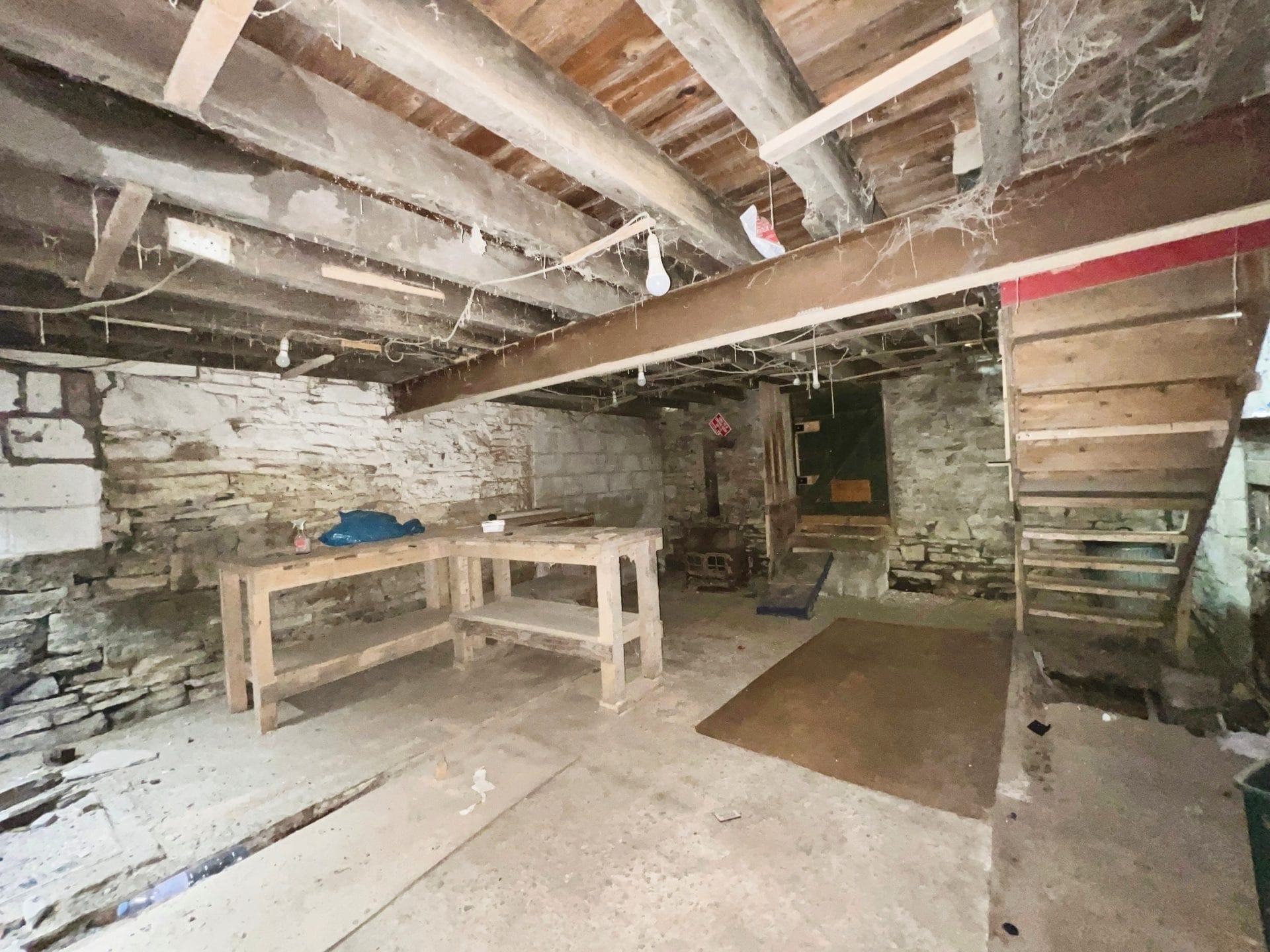 143A Burnley Rd E, Rossendale to rent Interior Photo- Image 1 of 3