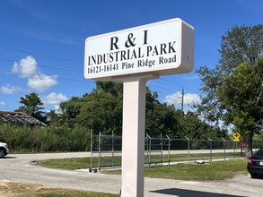 16121 Pine Ridge Rd, Fort Myers, FL for rent Building Photo- Image 1 of 3