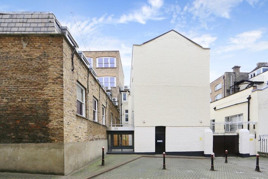 23 Clerkenwell Close, London to rent - Building Photo - Image 1 of 16