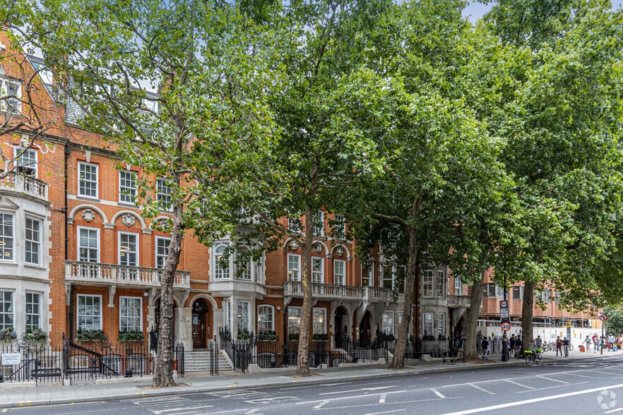 126-132 Buckingham Palace Rd, London to rent - Building Photo - Image 3 of 4