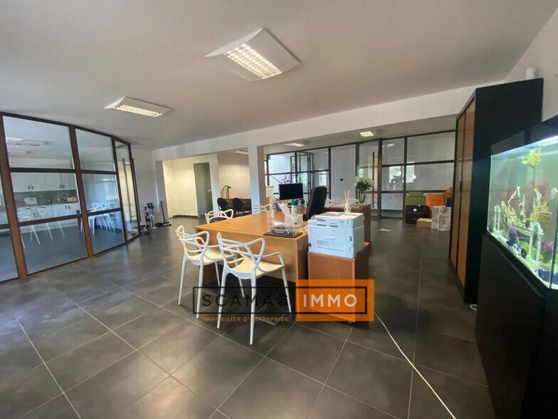 Office in Rousset to rent - Building Photo - Image 3 of 5