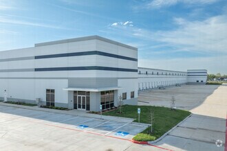 Signat Dr, Houston, TX for rent Building Photo- Image 1 of 15