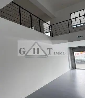 Industrial in Villeneuve-la-Garenne to rent - Interior Photo - Image 2 of 4