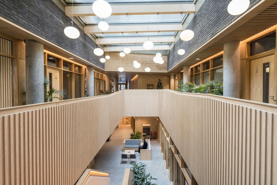 143 Mare St, London to rent - Interior Photo - Image 3 of 19