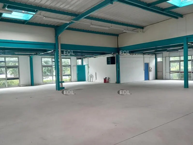 Light Industrial in Tremblay-en-France to rent Interior Photo- Image 1 of 6