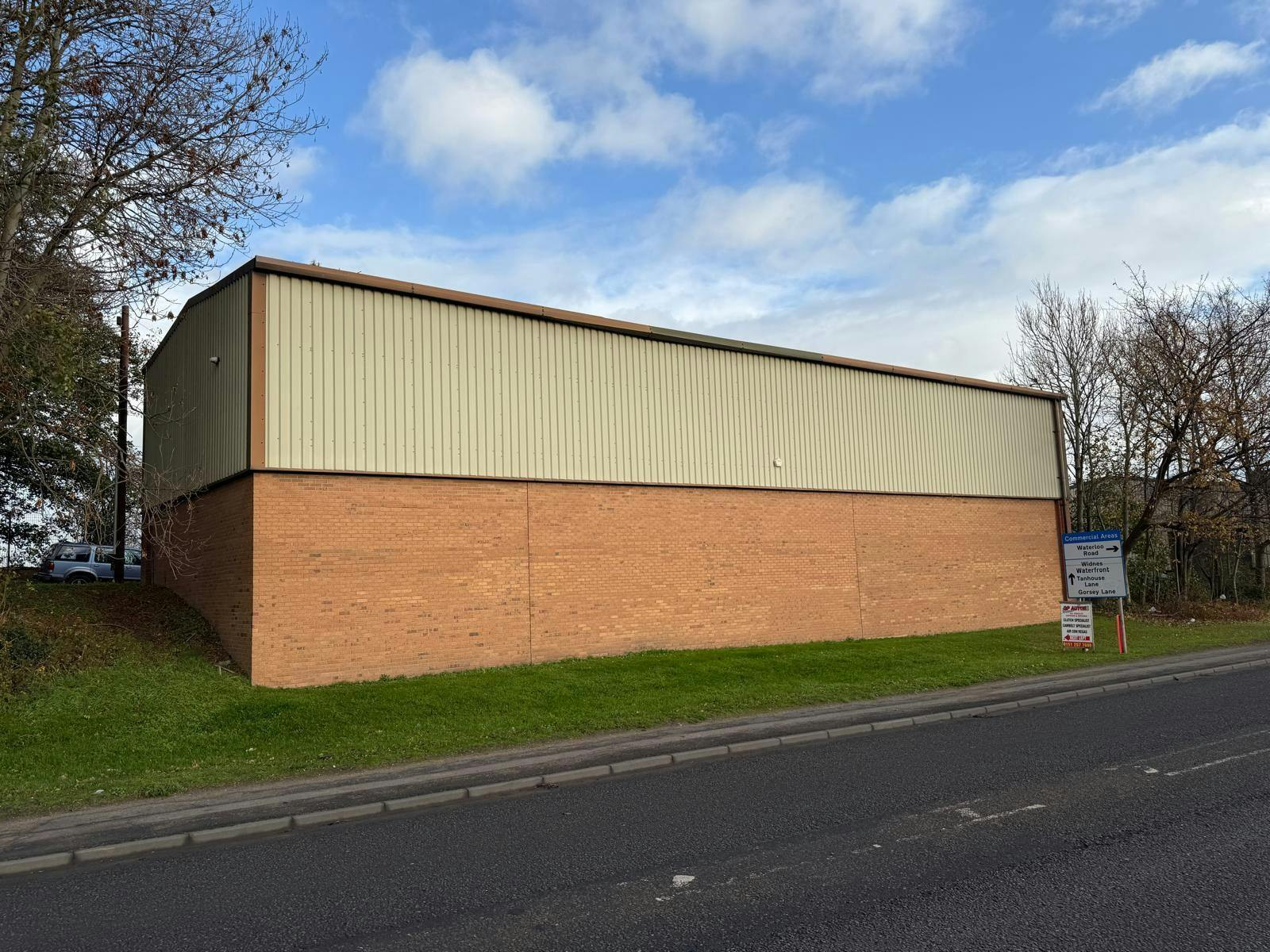 Finlan Rd, Widnes to rent Building Photo- Image 1 of 5
