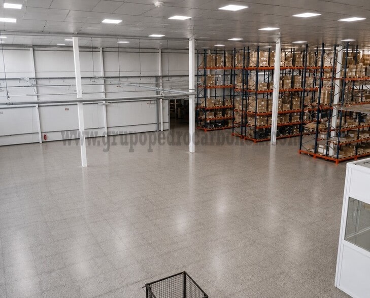 Industrial in Elche, Alicante to rent - Interior Photo - Image 2 of 2