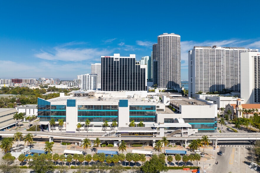 1501 Biscayne Blvd, Miami, FL to rent - Aerial - Image 2 of 21