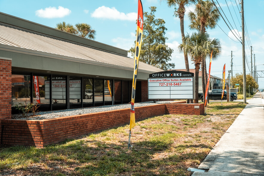 5666 Seminole Blvd, Seminole, FL for rent - Building Photo - Image 2 of 15