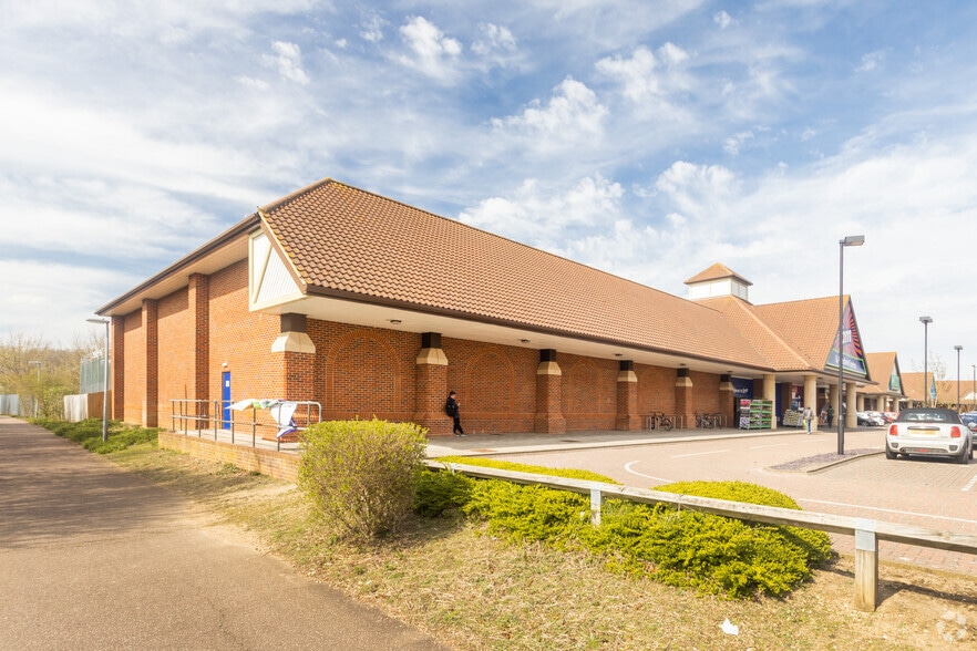 St Peters Rd, Huntingdon to rent - Primary Photo - Image 1 of 5