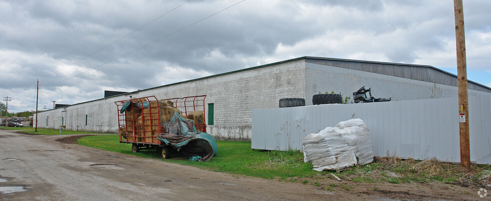 1266 Velp Ave, Green Bay, WI for rent - Building Photo - Image 3 of 4